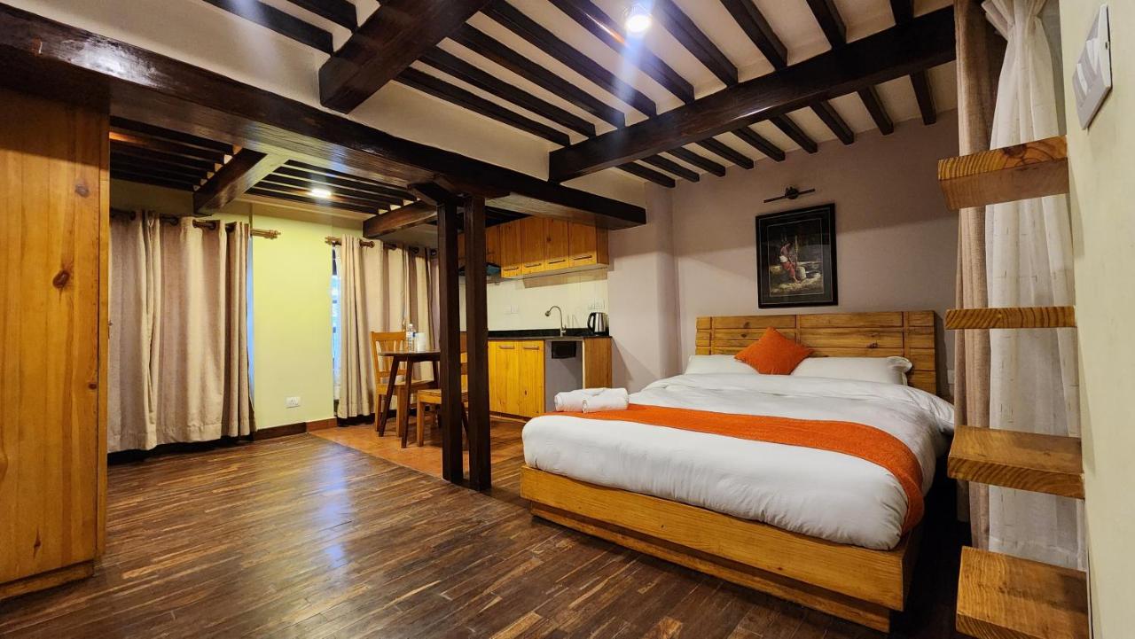 Standard Queen Room