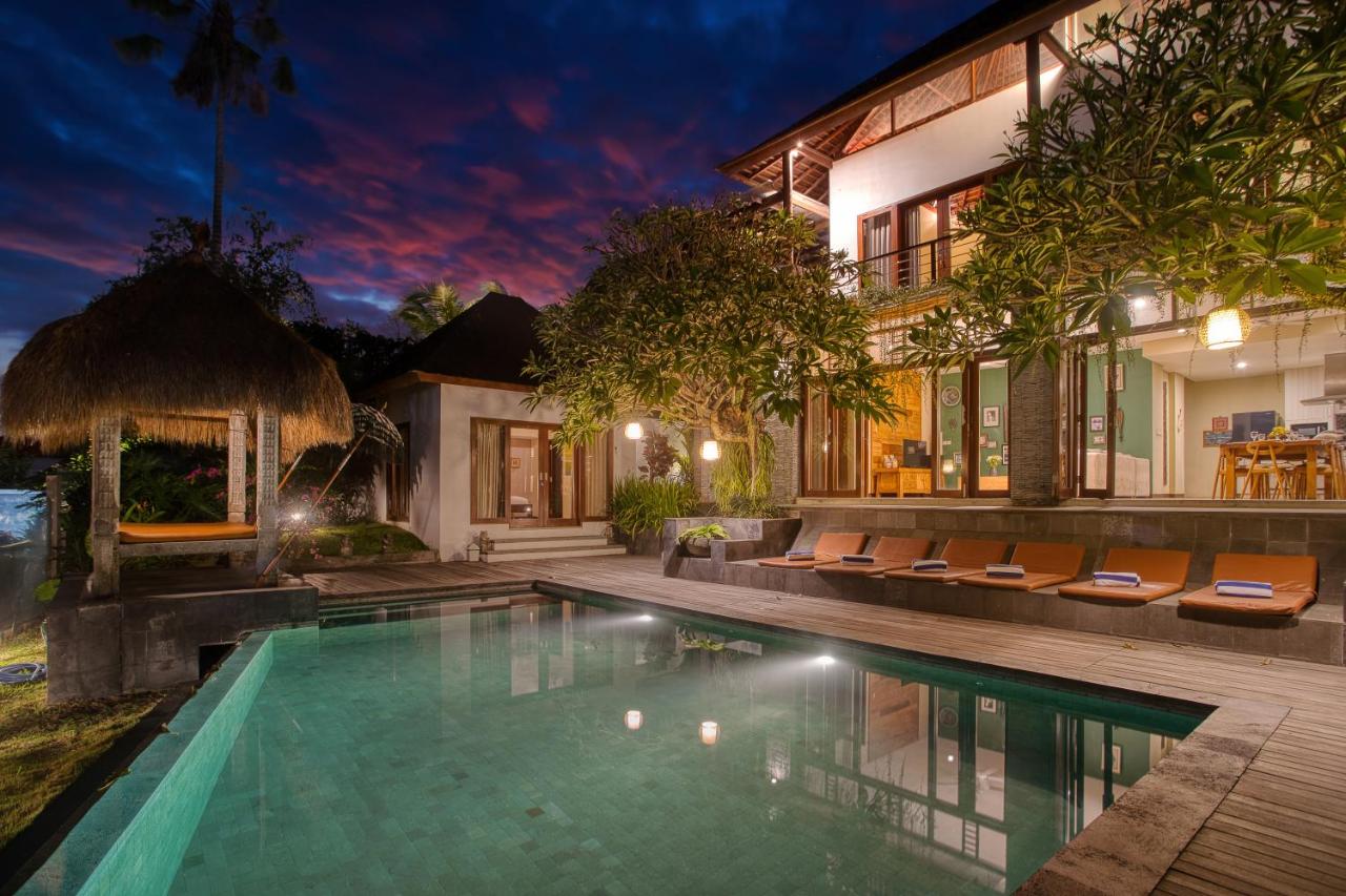 Four-Bedroom Villa with Private Pool and Kitchen