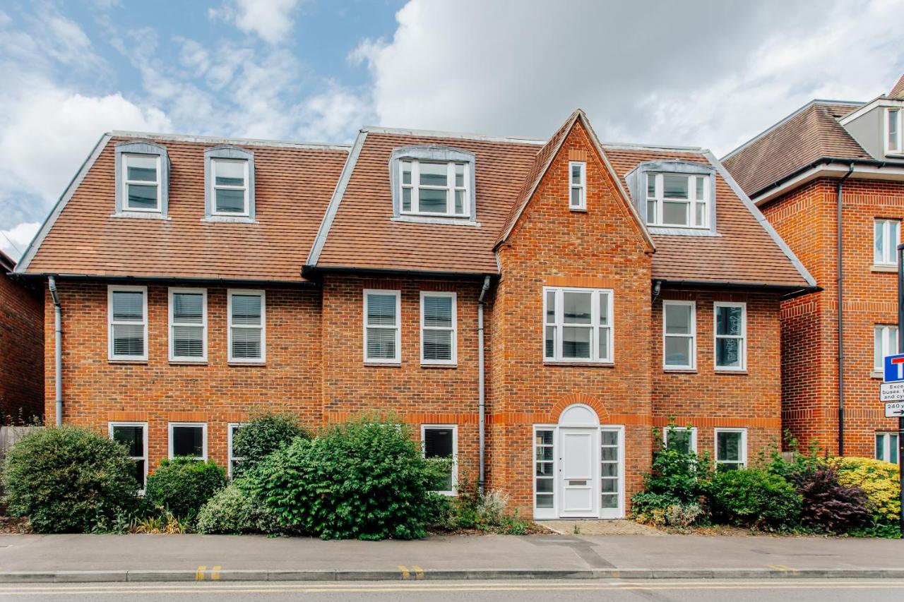 StarHost Residences - Brand New 2 bed apartment in Newbury Centre - B&B