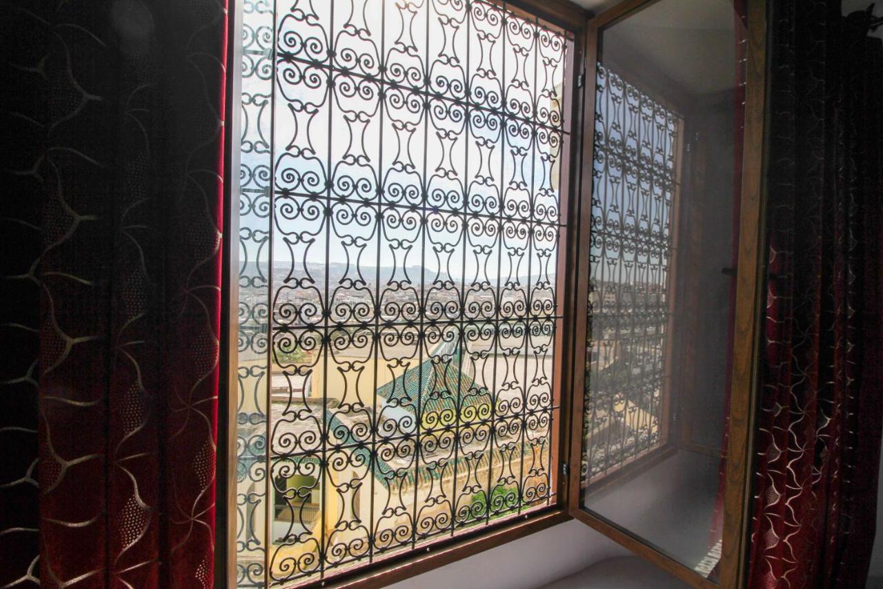 Camera Tripla con Vista Città