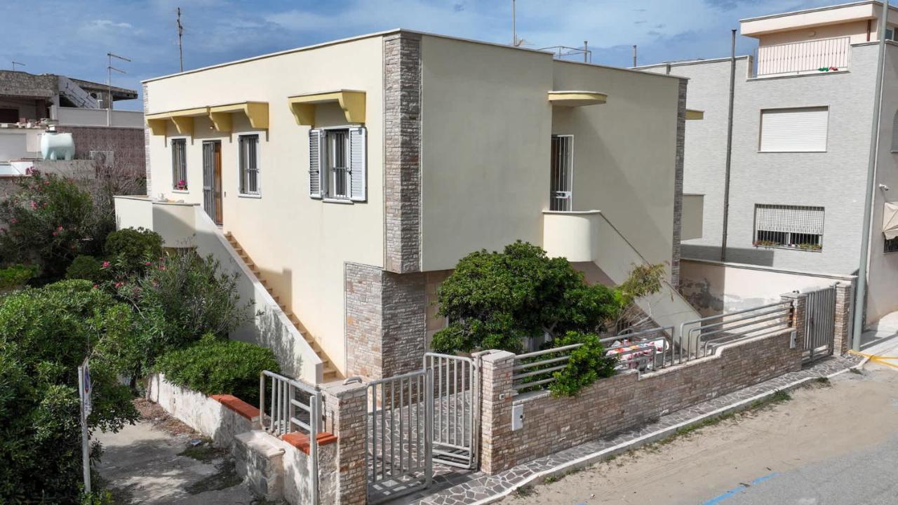Casa Laura 1 a soli 20 mt dalla spiaggia di San Pietro in Bevagna - B&B San Pietro in Bevagna