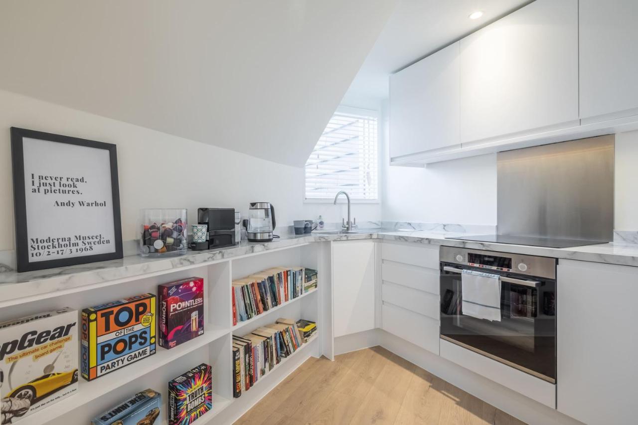 Beautiful Central Apt - With Parking - B&B