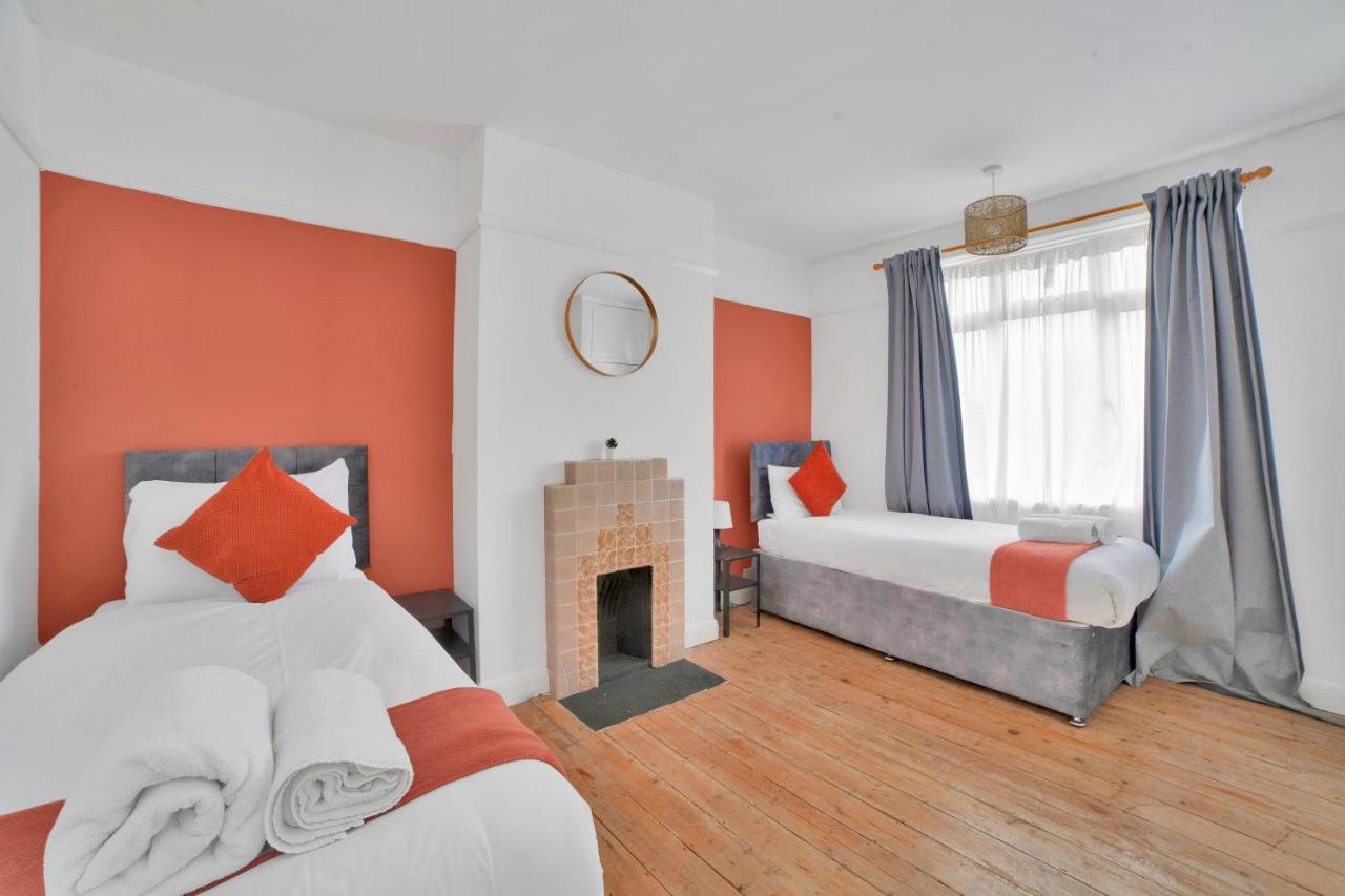 Treasure Chest Chessington - B&B