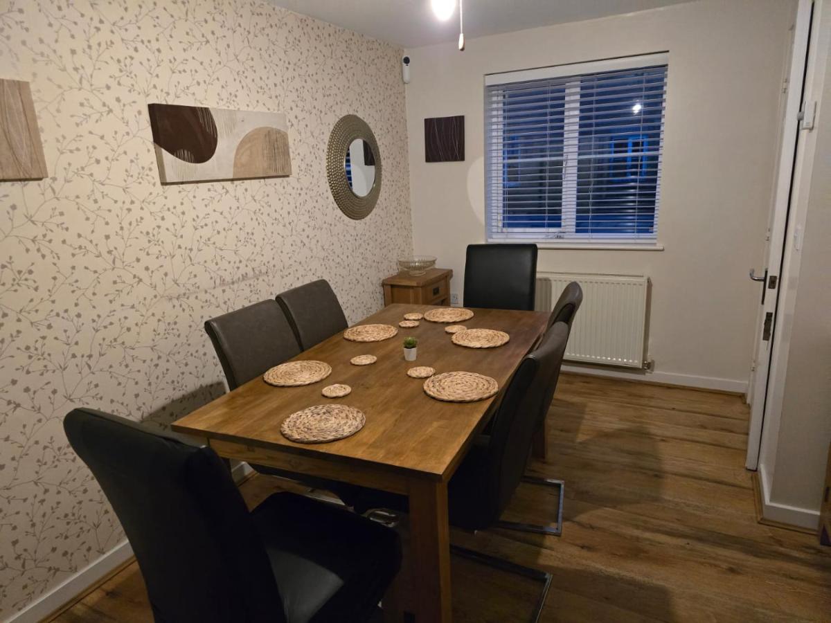 16 Reams Way, Kemsley, Sittingbourne, ME10 2GD - B&B
