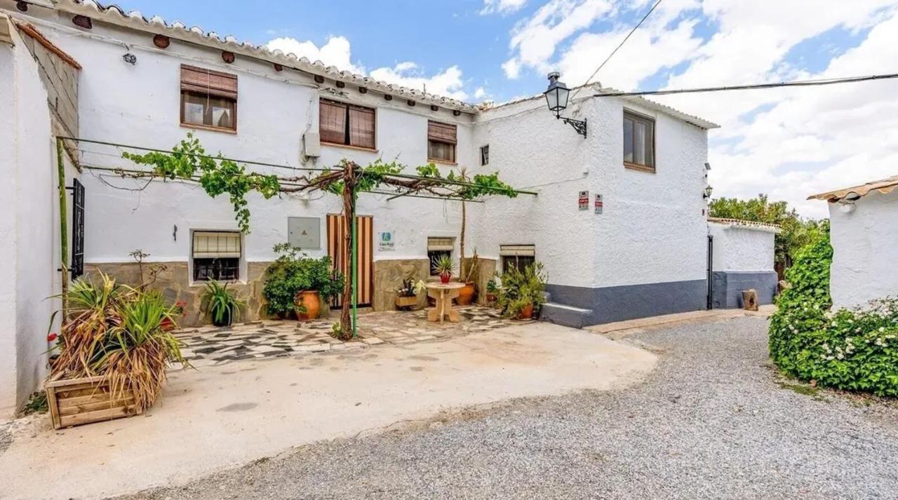Spacious villa with mountain view and pool in Baza - B&B Baza