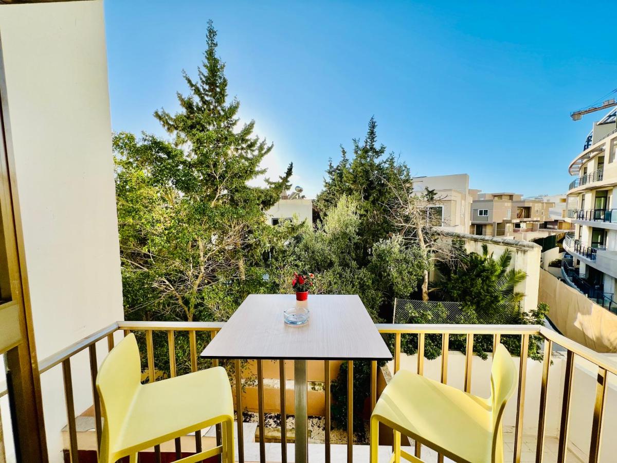 Budget friendly 2 bedroom apartment in the heart of St Julians, Paceville - B&B San Julian's