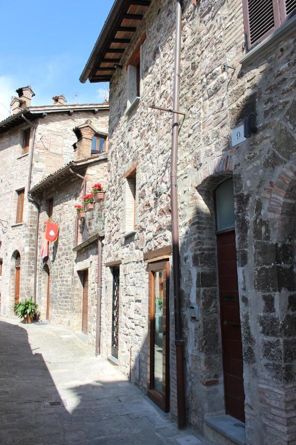 Stone House Gubbio - Bed and Breakfast