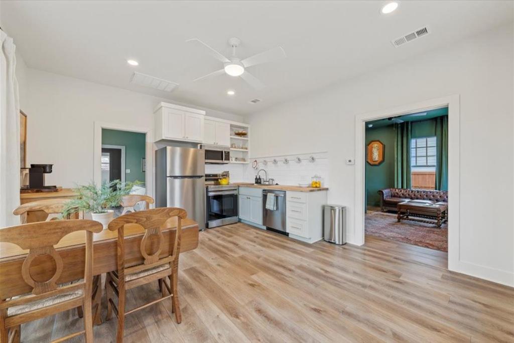 Gloria Cottage - 2 blocks to Magnolia and 3 mins to Baylor - Ferienwohnung Waco
