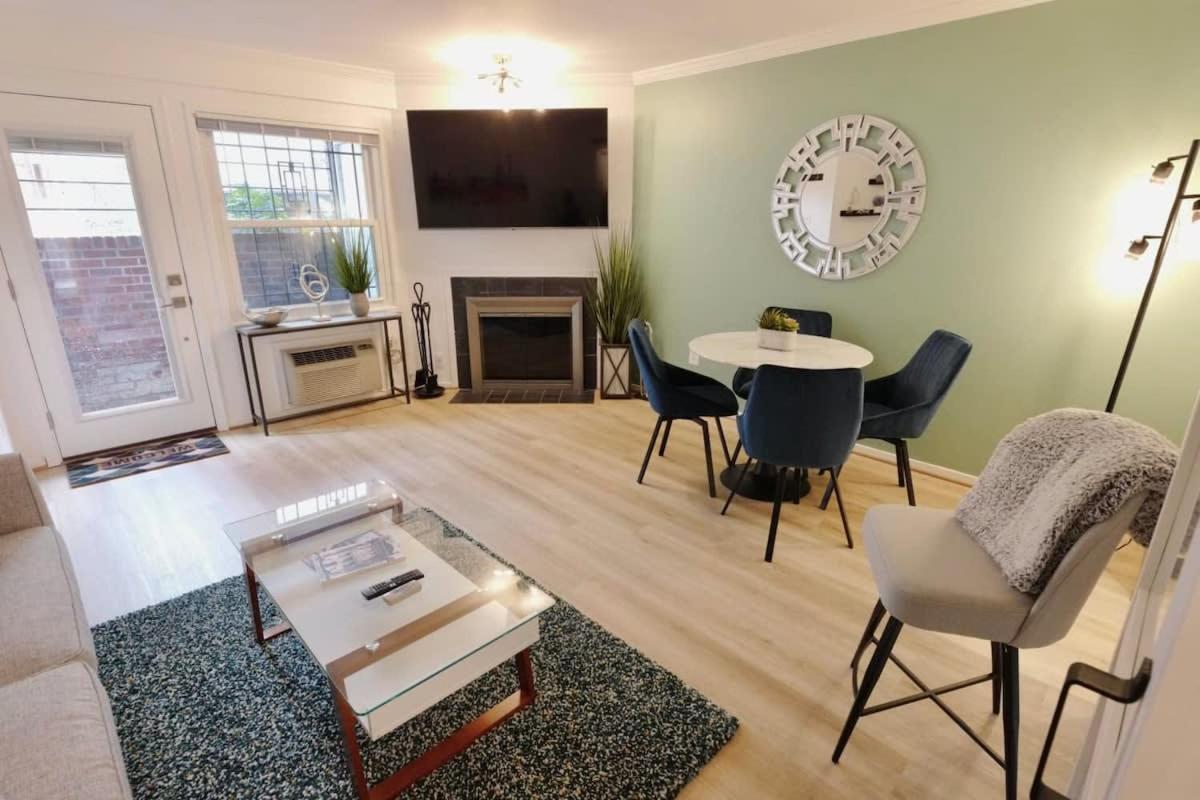Four Reasons- Location Food Night Life Comfort - Bed and Breakfast Washington