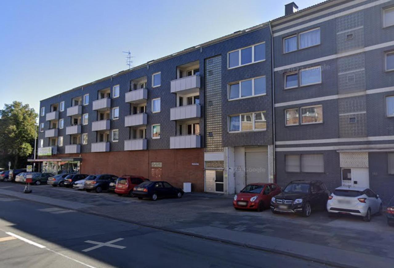- Savanna Lodge Deluxe with Exclusive Design - Apartment 75sqm - Central Location - Terrace with View - Completely Renovated 2024 with Smart TV & Netflix - Separate Kitchen - Free Parking - Near Airport & Train - Ferienwohnung Duisburg