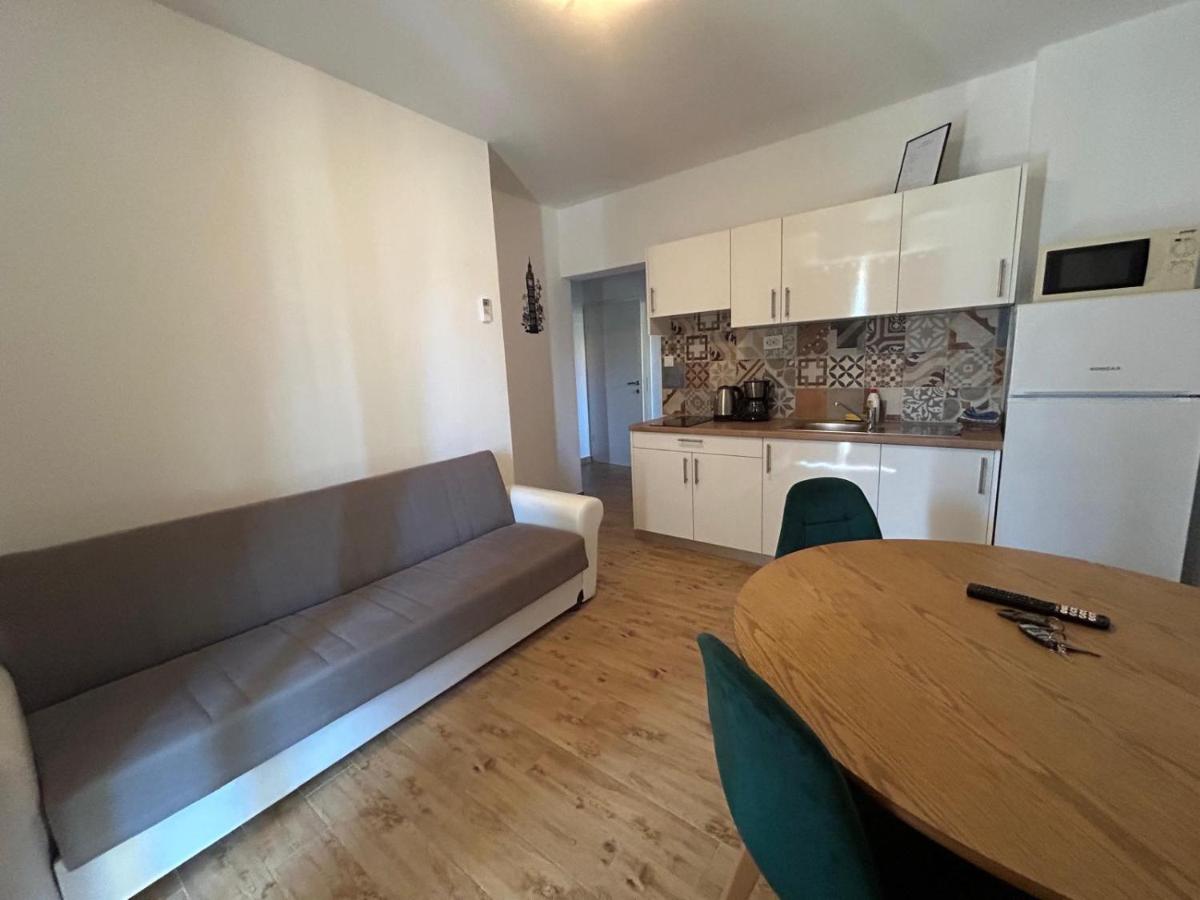 Apartman Jelena 3 - Bed and Breakfast Biograd na Moru
