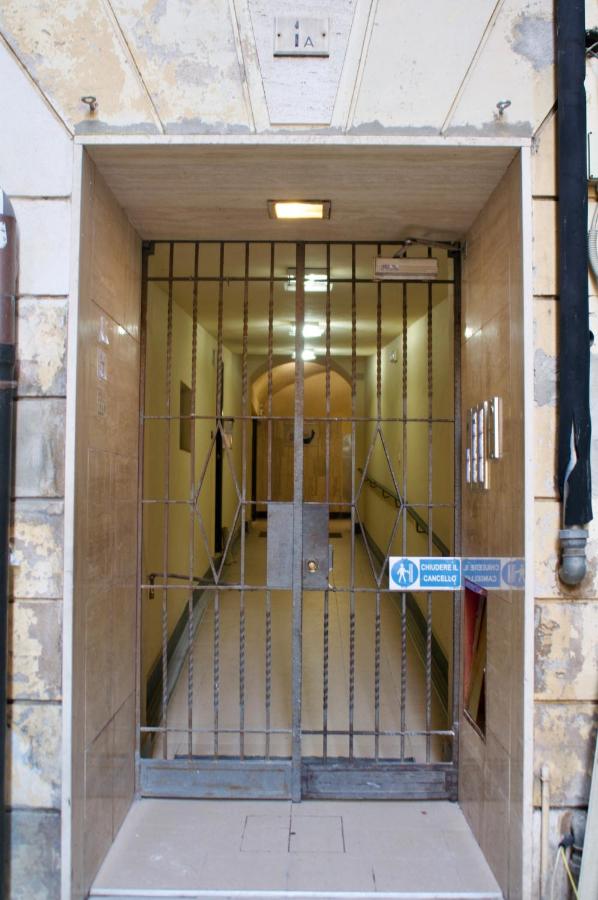 H2ome - Balbi in the city center near the station with parking - B&B