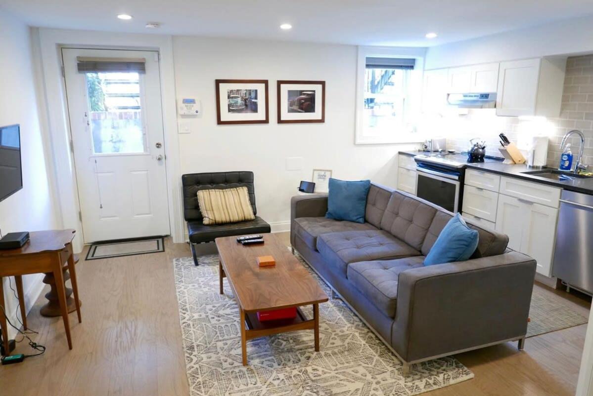 Historic ShawLeDroit Park Gem - 1 Bedroom on U St - B&B Washington