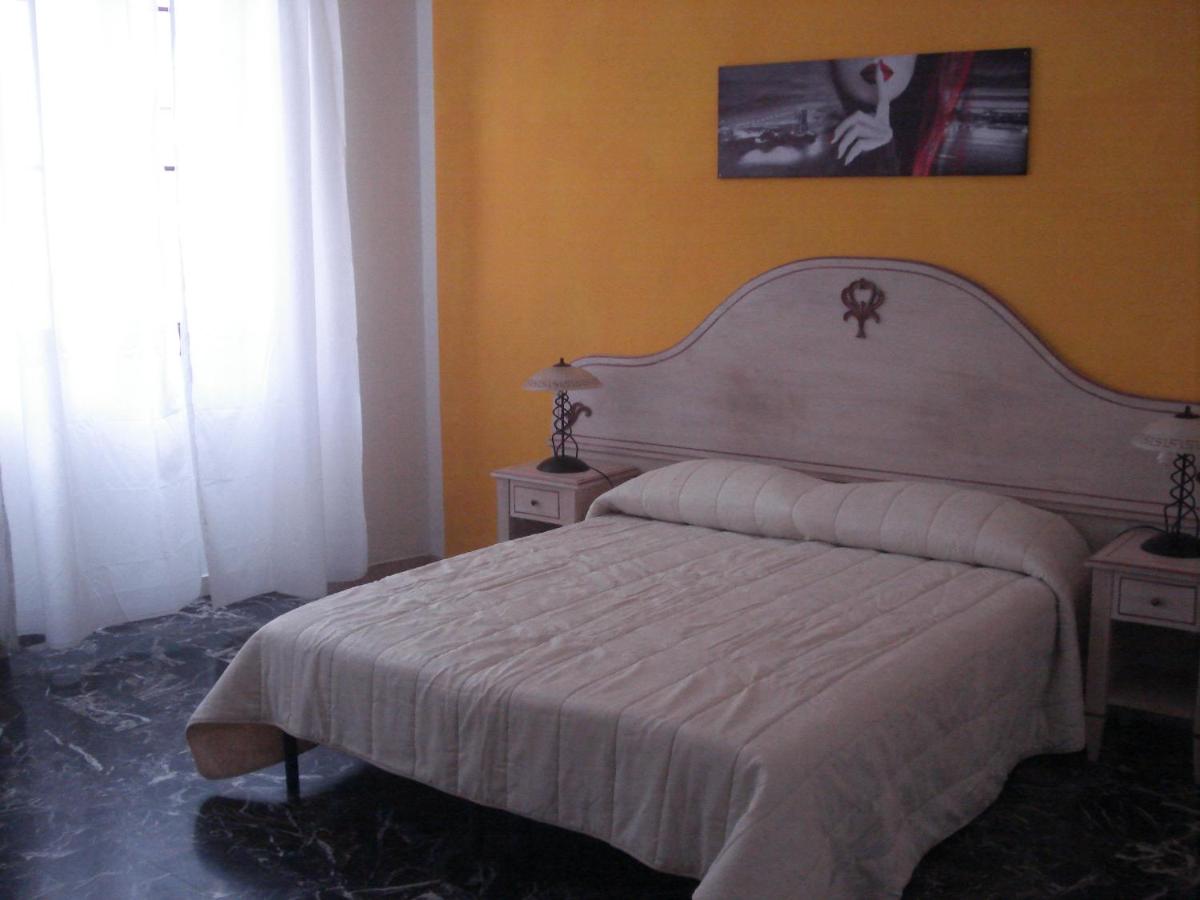 Camera Tripla Basic con Bagno in Comune
