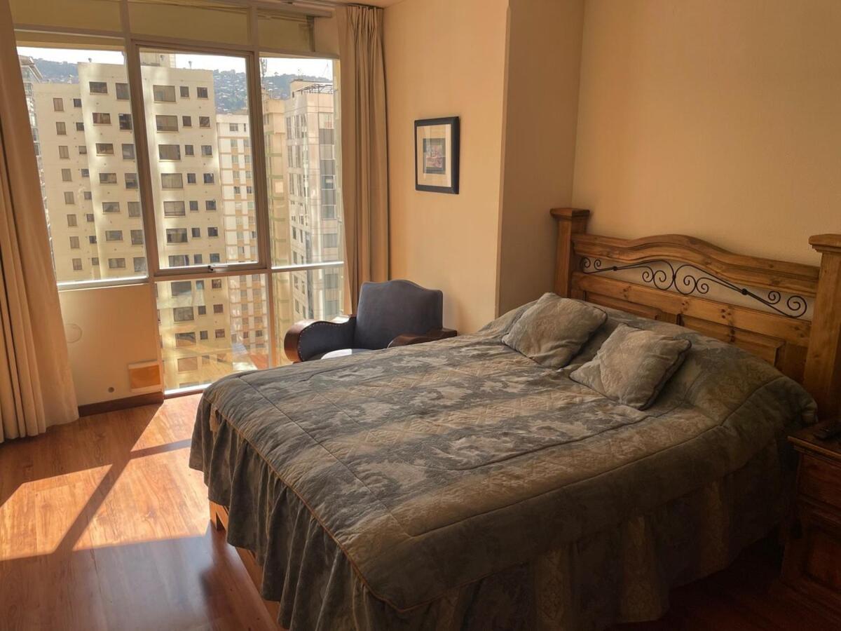 Cerca, a pasos de la Embajada de EEUU - Bed and Breakfast La Paz