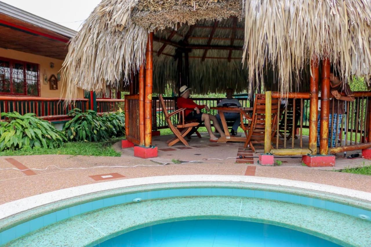 Finca Hotel La Paloma - Bed and Breakfast Quimbaya