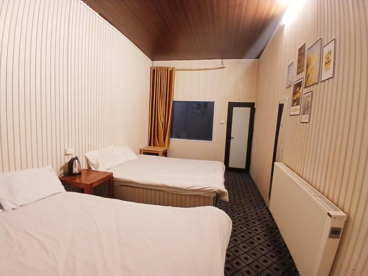 Zweibettzimmer mit Bergblick