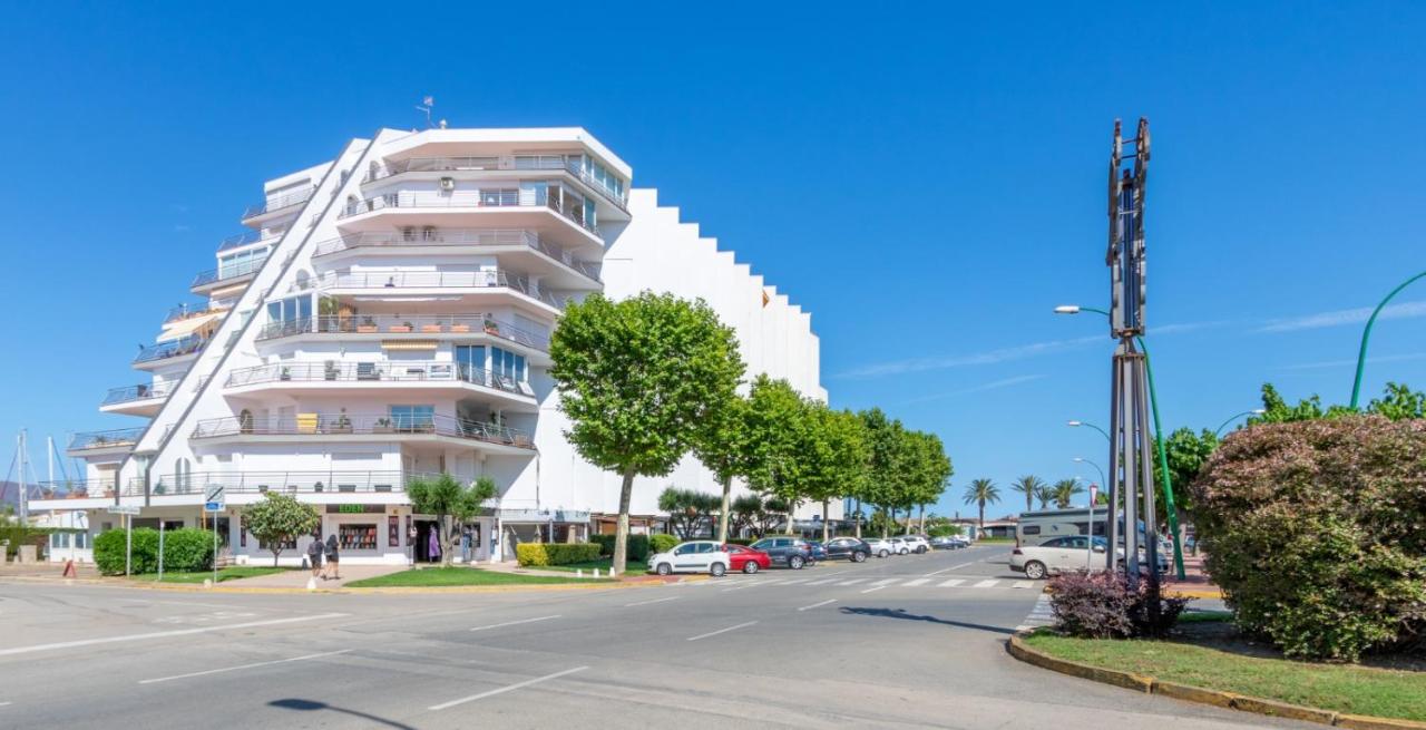 Estudio moderno con terraza y vistas al Mar - Bed and Breakfast Empuriabrava