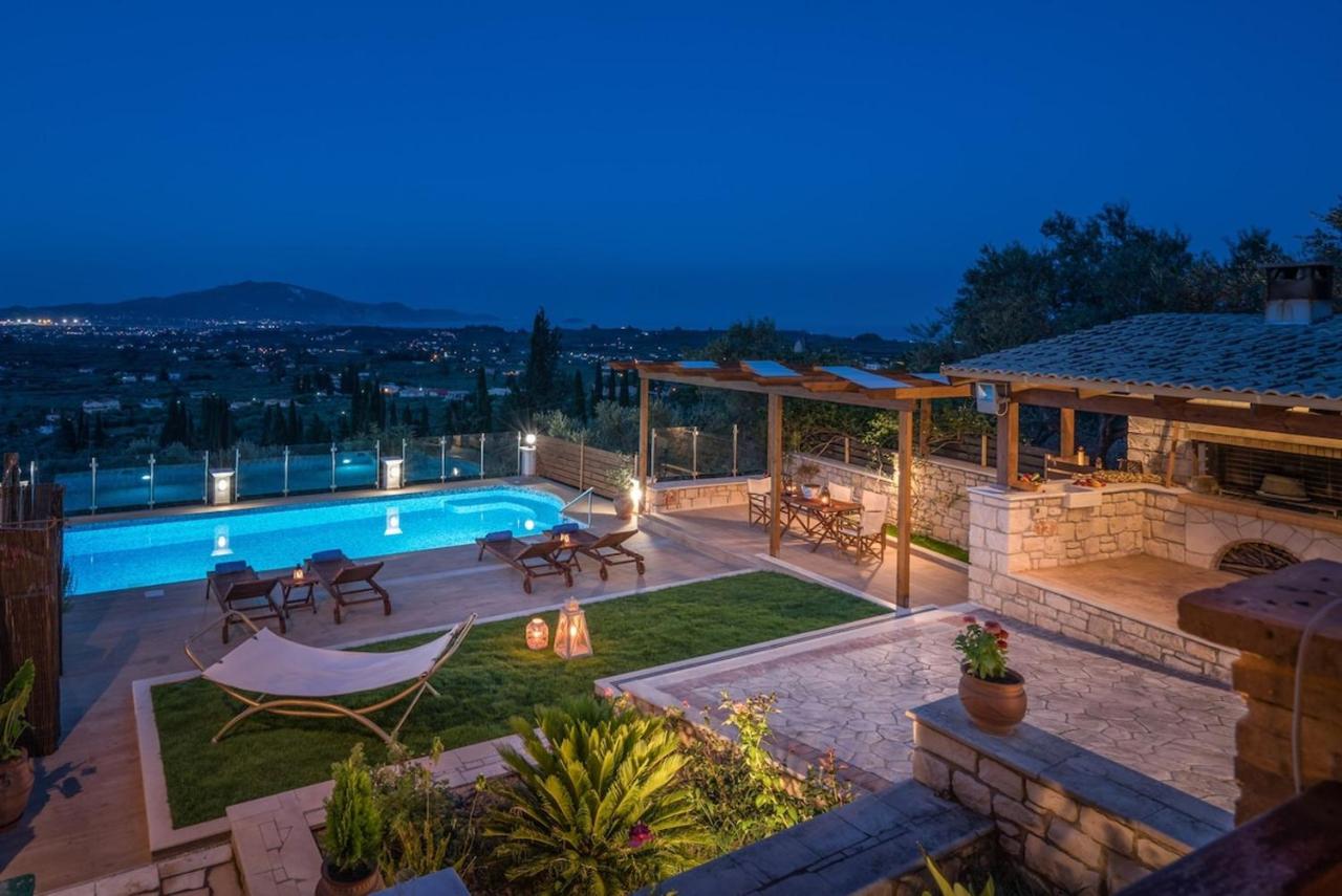 Villa Clairy 3-Bedroom Villa with Private Pool - Bed and Breakfast