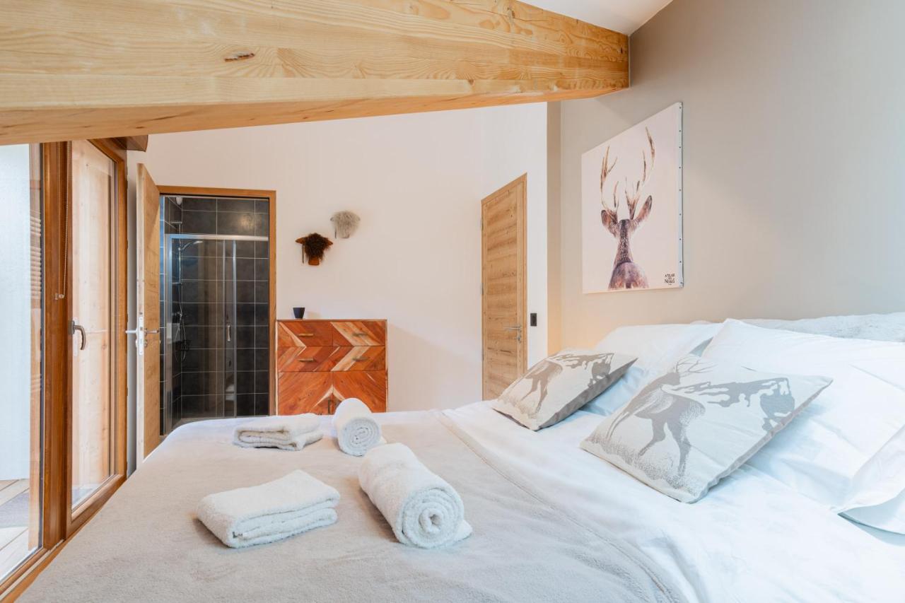 Three-Bedroom Apartment with Mountain View