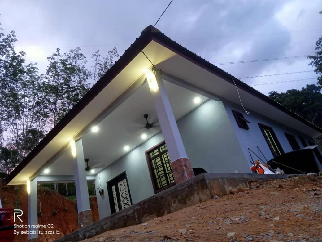 D'Intan Villa Gerik - B&B Gerik