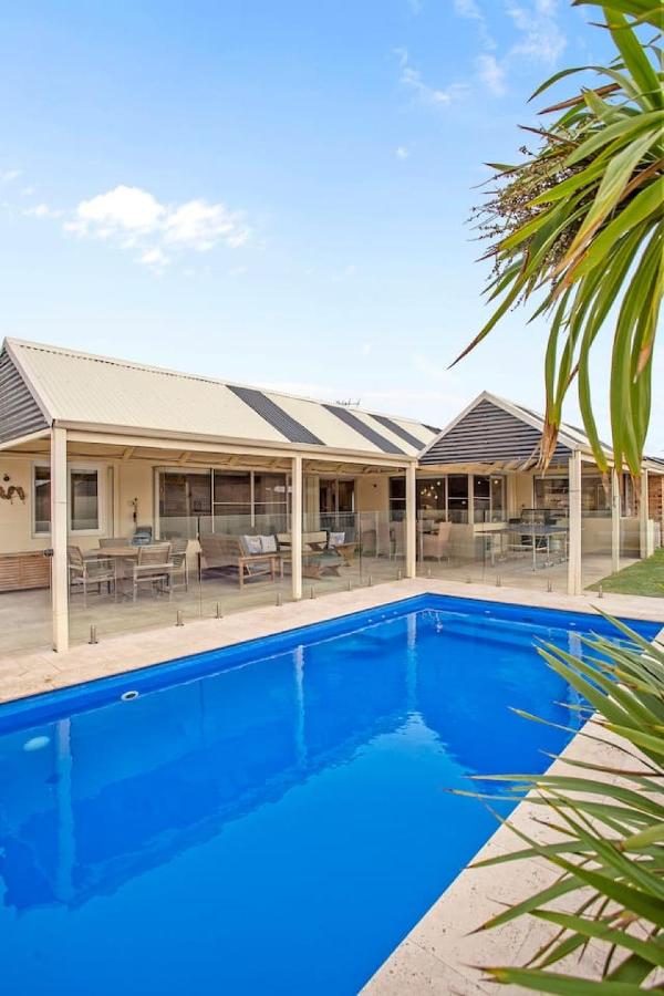 5BR Retreat with Pool, table tennis and Pure Relaxation - B&B Perth