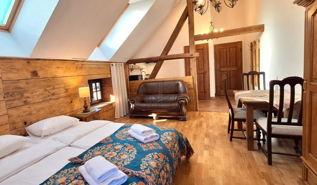 Deluxe One-Bedroom Apartment with Garden View