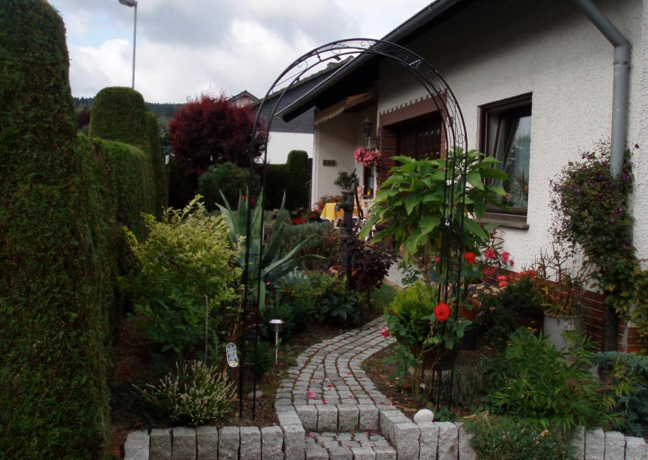 B&B Kelberg - Ferienwohnung Anna Scheid - Bed and Breakfast Kelberg