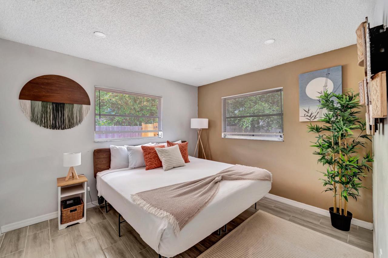 Serene Japandi Getaway, Near Art & Beaches - Chambres d’hôtes Sarasota