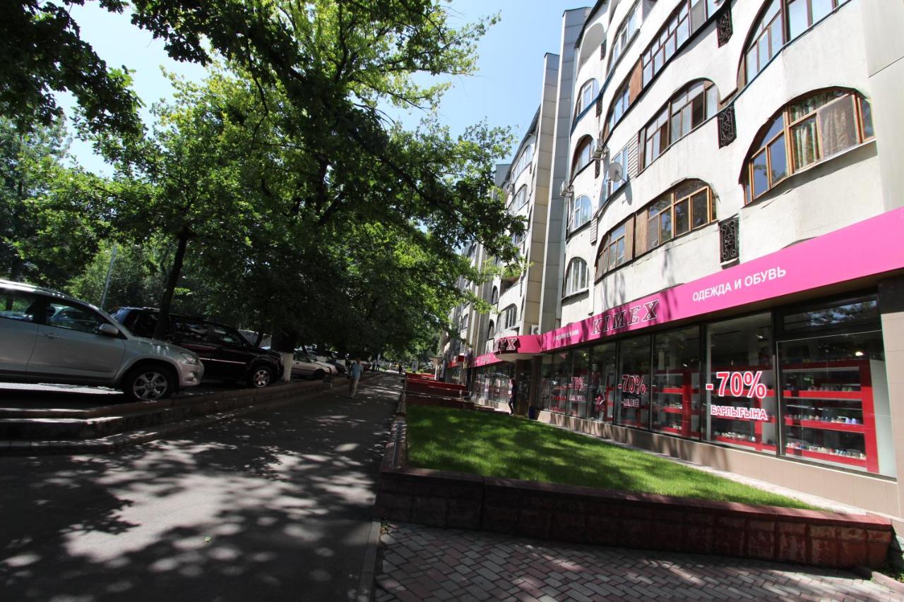 Nadezhda Apartments in touristic area, on the Dostyk avenue 89 - Chambres d'hôtes Almaty