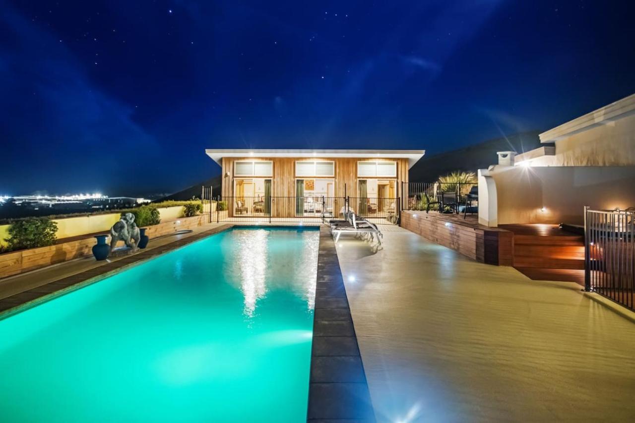 Oceanview Suite in an 6-bedroom luxury villa - B&B Blenheim