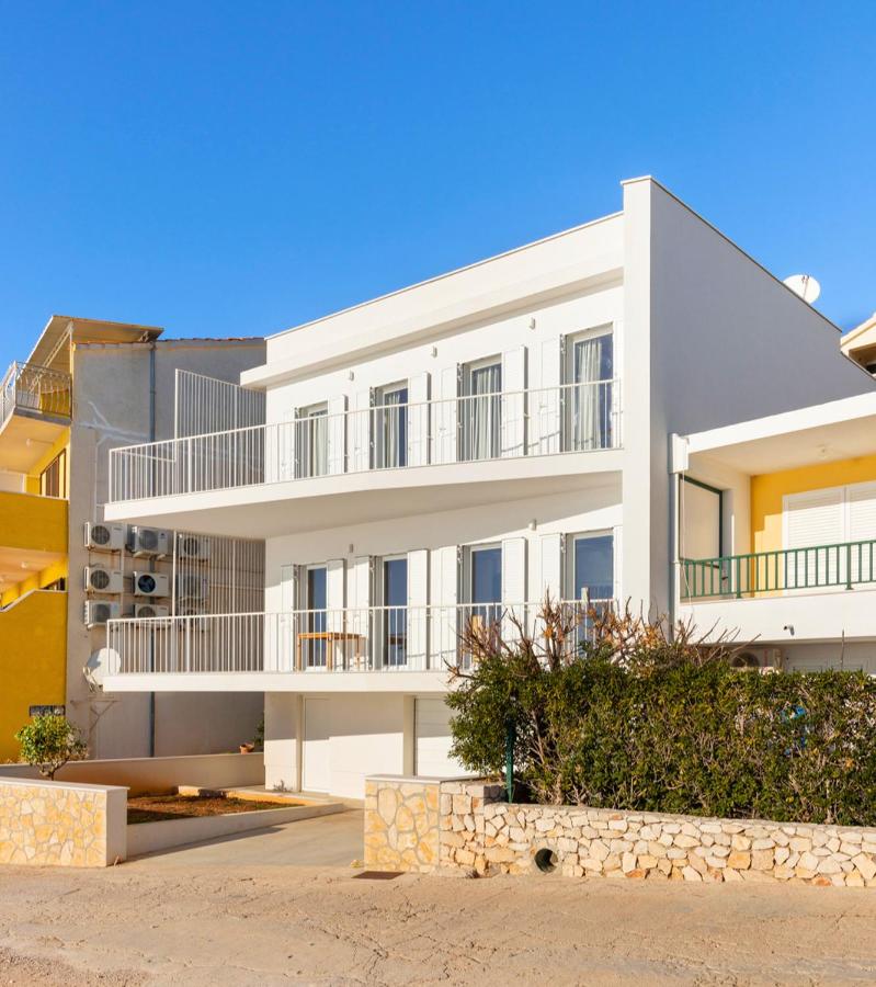 Milnamour, Whole House by the Sea with Parking - B&B