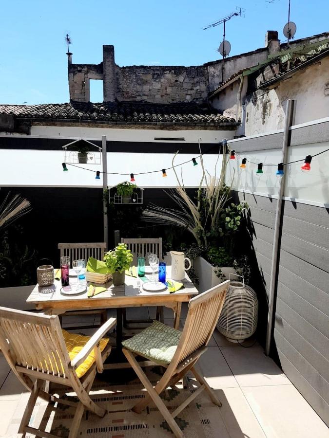 Aigues-Mortes remparts, renovated old apartment - B&B