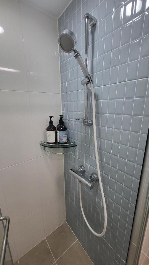 # Hotel Style # Cozy # Gangnam Plastic # Super Station Area # High-rise City View # Airport Bus # Comfort in the City # Gangnam-daero # Chromecast - Chambres d'hôtes Séoul