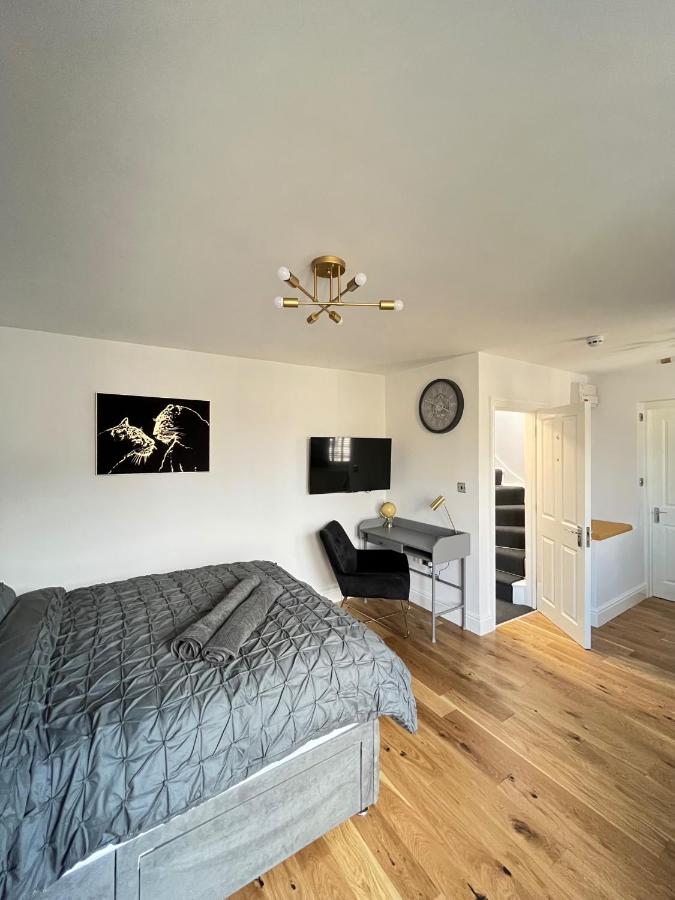 Cozy London Apartment 2 minutes to tube! - Chambres d'hôtes Londres