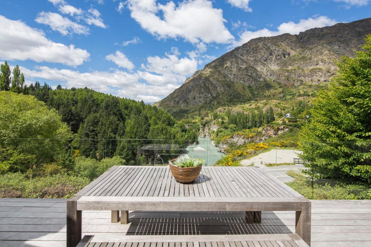 Riverview Retreat Holiday Home by MajorDomo - Bed and Breakfast Queenstown