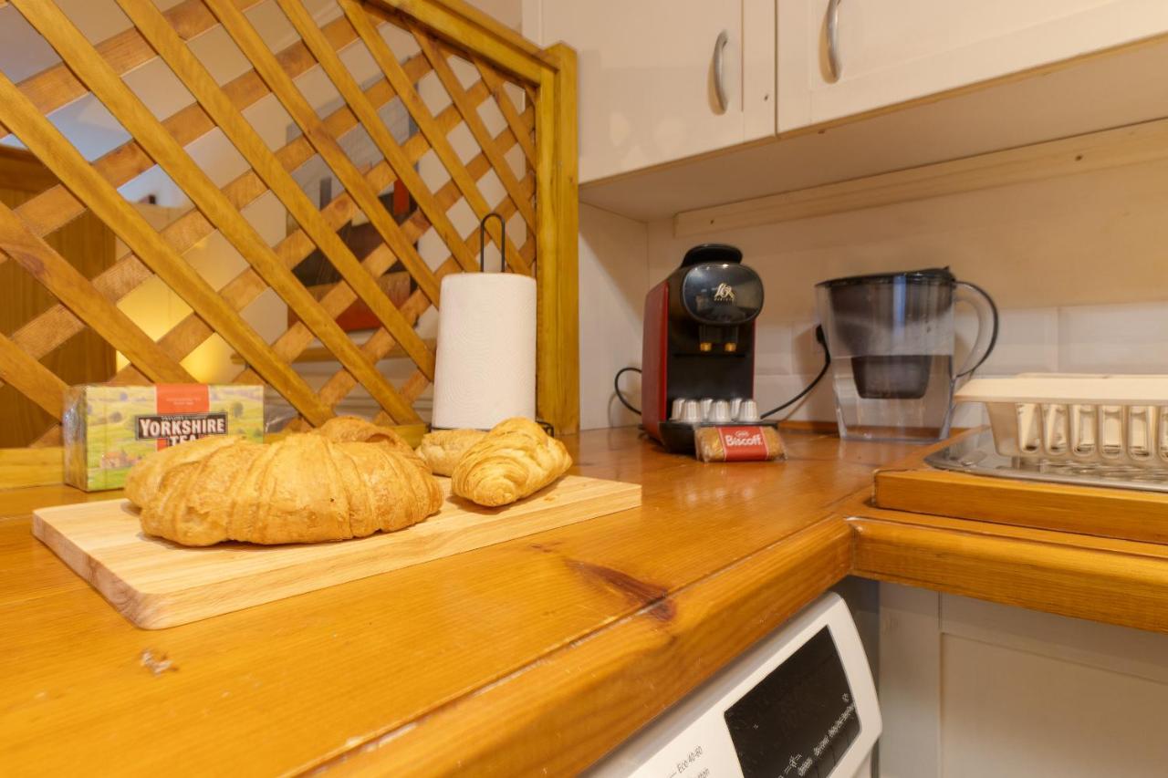 Cozy Studio Apartment Kenilworth, Free Parking, WIFI, Smart TV - Chambres d’hôtes Kenilworth