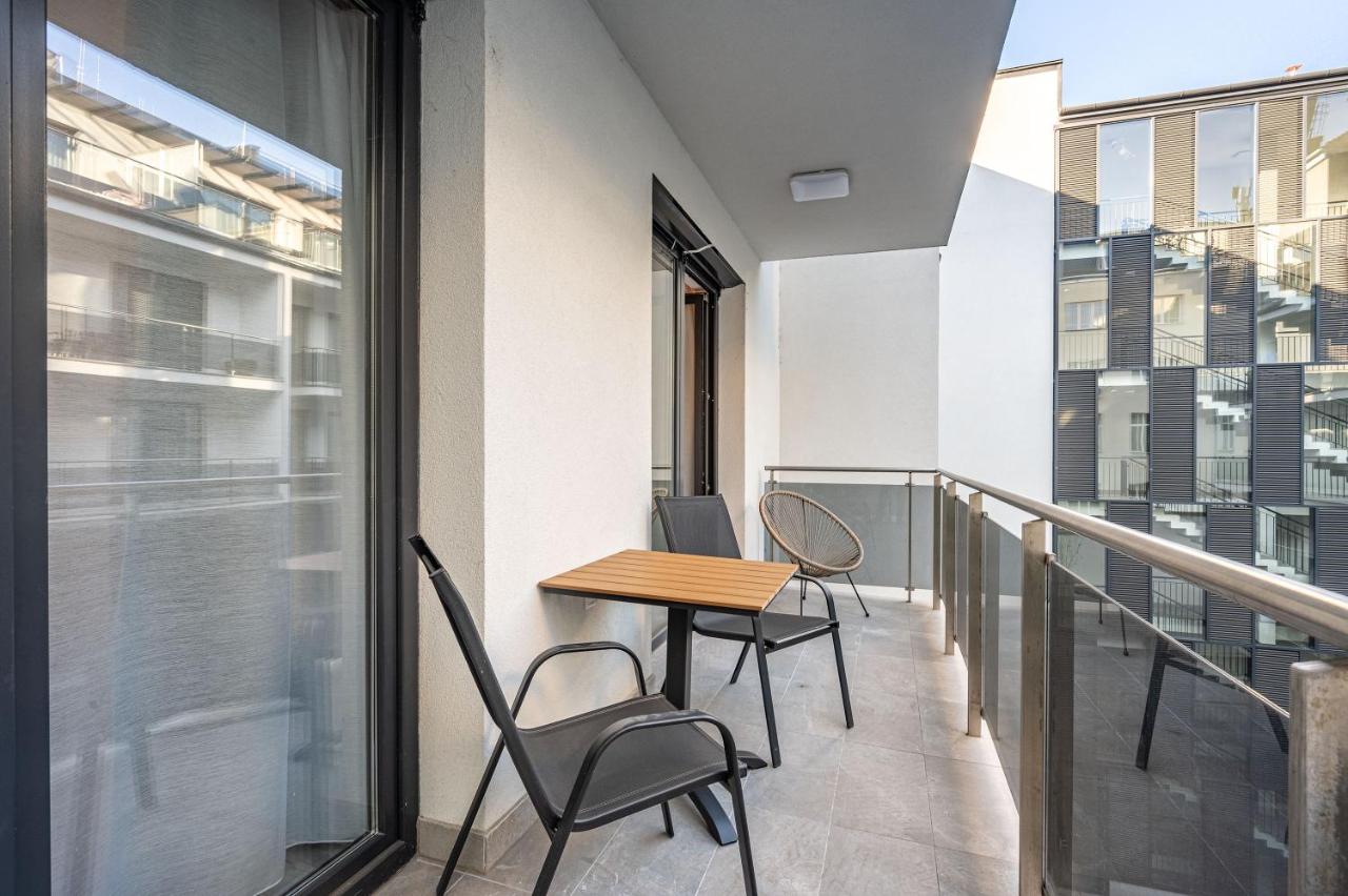 Brand New Condo w Free Garage and Balcony - B&B Budapest