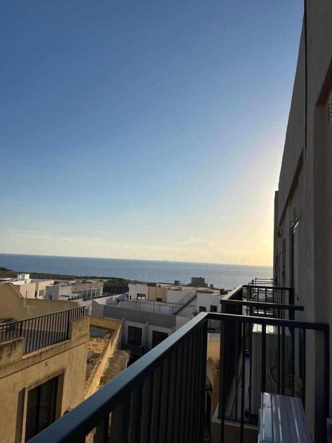 Xlendi - Seafront 2 Bedroom Apartment, Fully Air-conditioned and equipped with all amenities - B&B