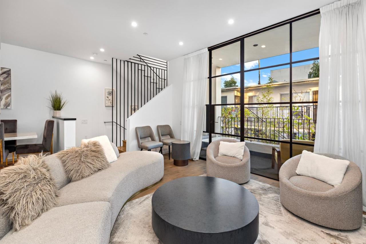 4BR Townhouse with Free Parking & Fast WiFi - Chambres d’hôtes Los Angeles