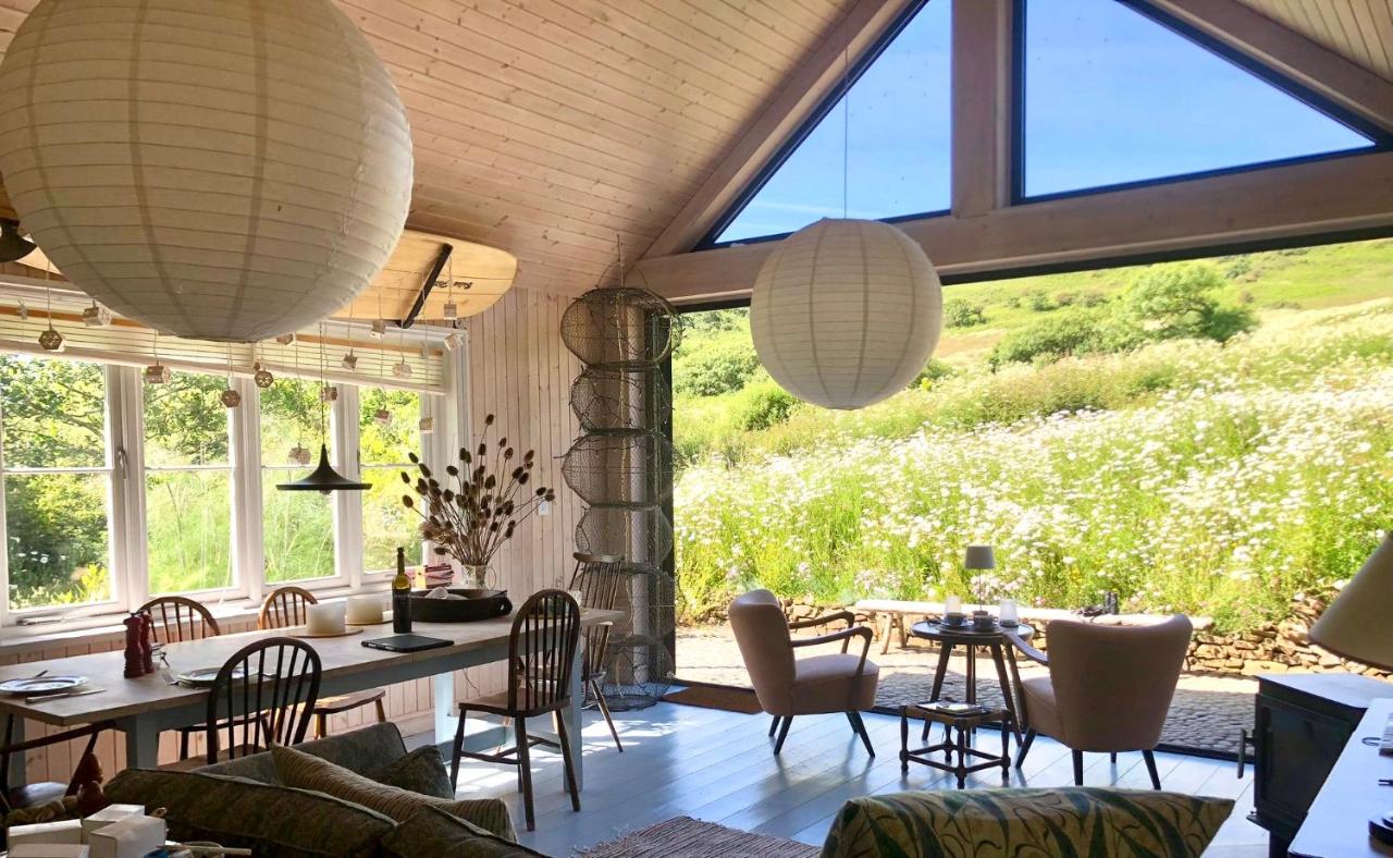 Harry's Hut near Welcombe Mouth Beach - B&B