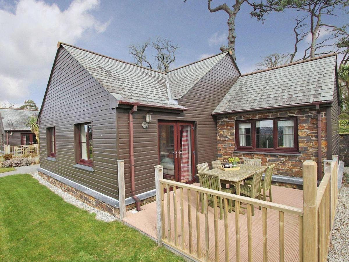2br-sleeps4-pool-freeparking-trenythonestate - B&B Par