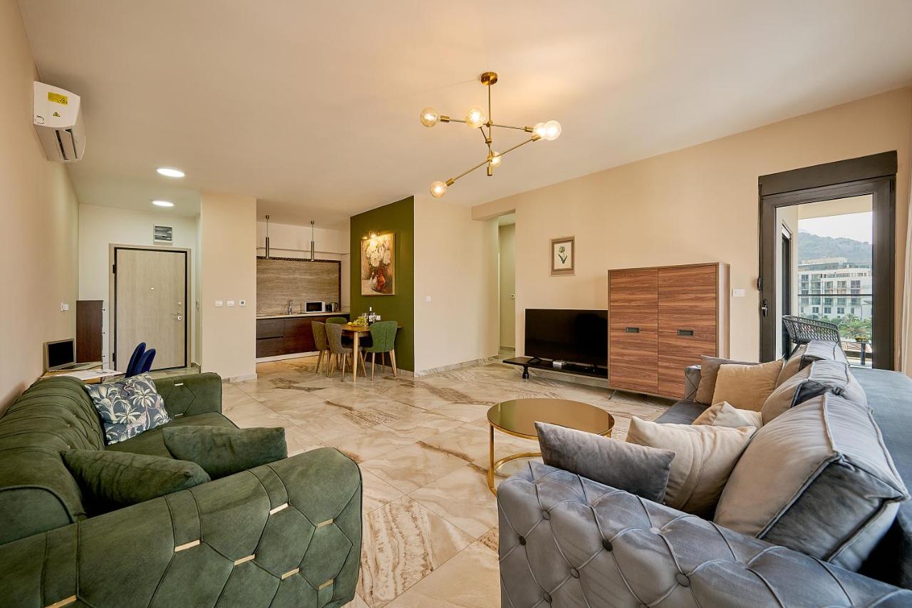 TERRA Modern Designer Apartment just 4 Minutes from the Beach - B&B