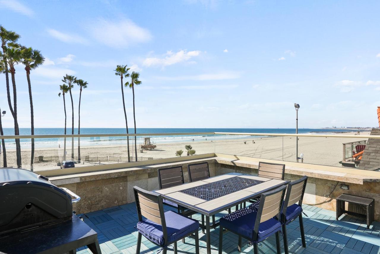 Beachfront Retreat with Ocean Views Private Rooftop Deck Walk to Pier and Town - B&B Newport Beach