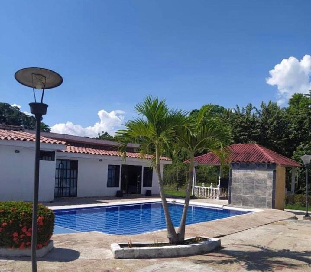 Melgar - Carmen de Apicalá Villa Claudia - B&B
