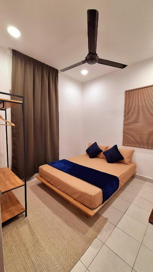 Cik B Homestay - Musliim Only - B&B