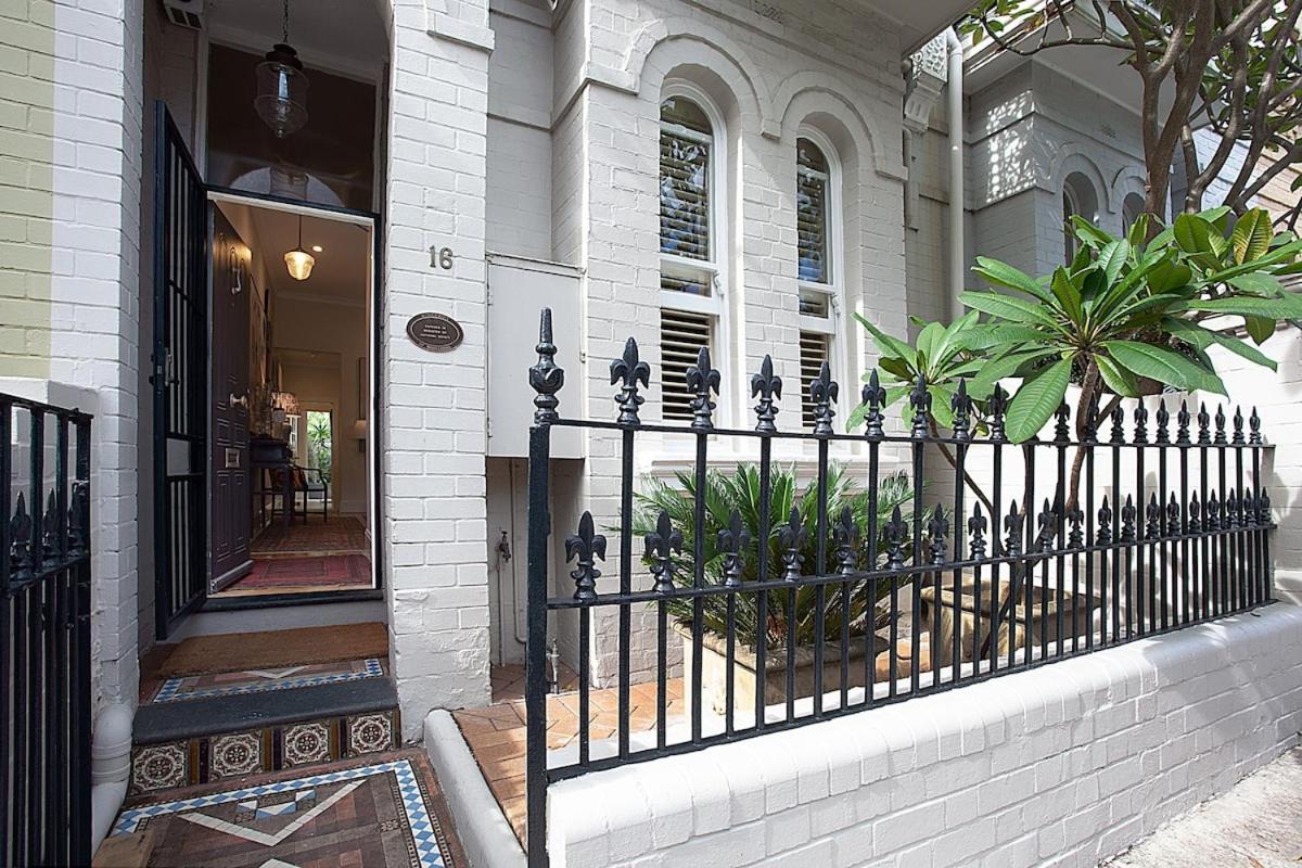 Private Sydney Terrace with Alfresco Courtyard - Ideal for Lions Tour 2025! - B&B