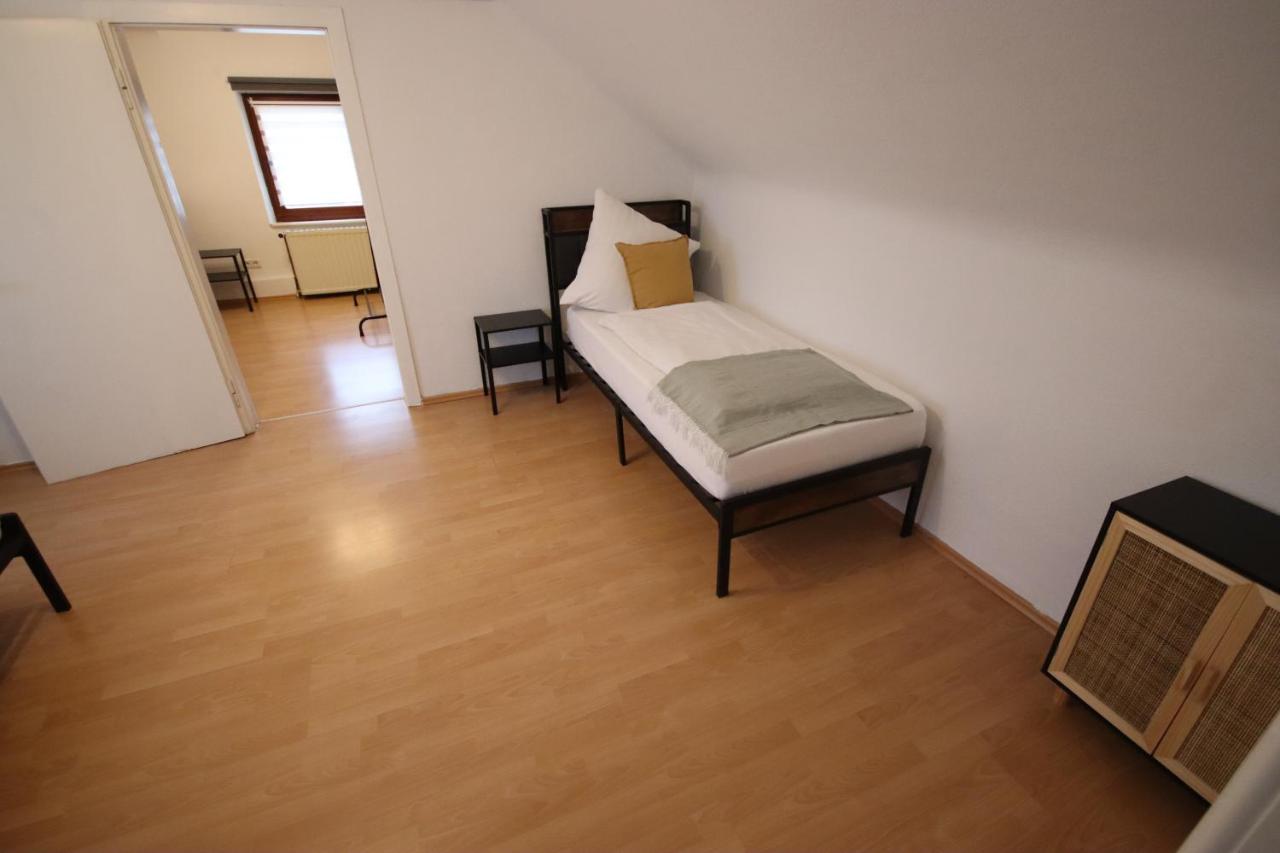Parkside - 24h Self Check - in - bis 5 Personen - Nähe Saarlouis - Wifi - Parken - ganze Haus - Ferienwohnung Ensdorf
