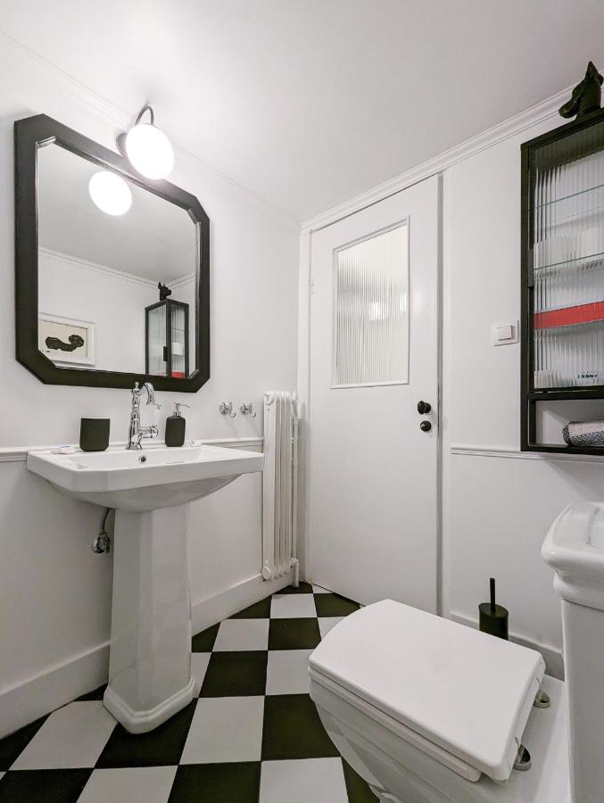 Chessboard styled 2BD apt next to Acropolis&Metro - B&B Atenas