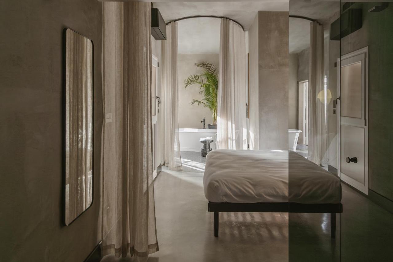 One-Bedroom Apartment with Terrace